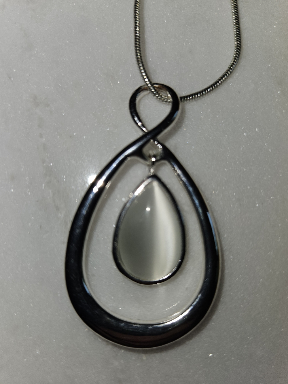 Elegant Silver Teardrop Pendant Necklace with White Teardrop Stone